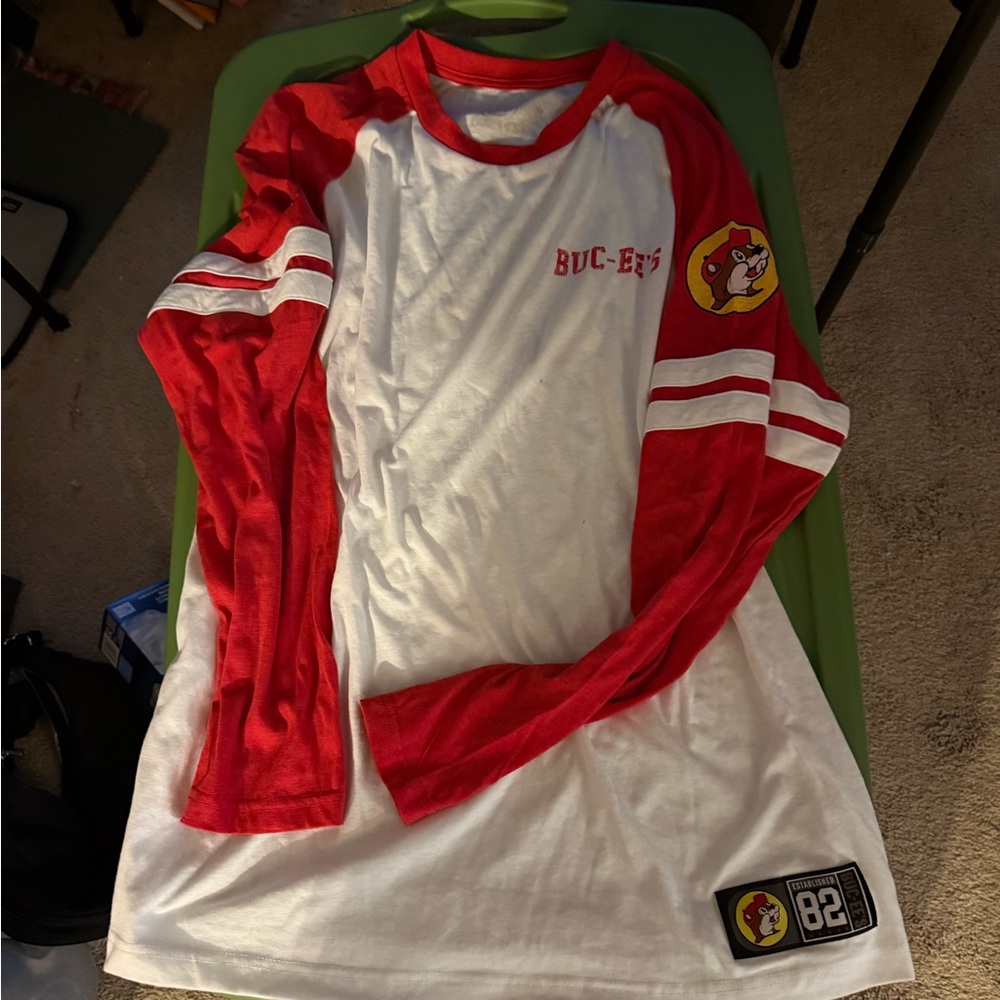 Women’s Red and White Long Sleeve Buc -ees Shirt, xxl.